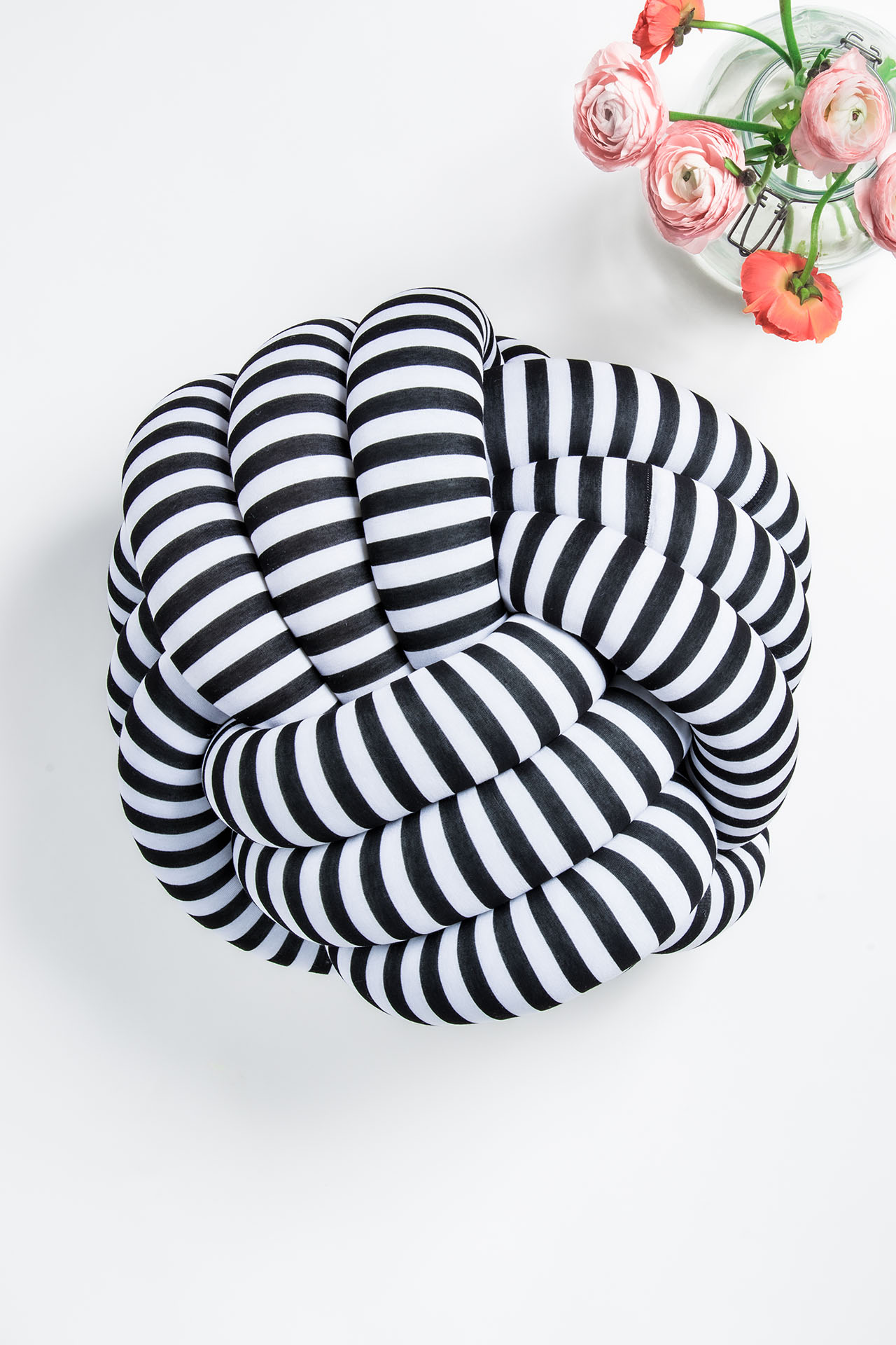 Yes, Honey Wohnen #knotyourbrain Pouf Schnittmuster gratis