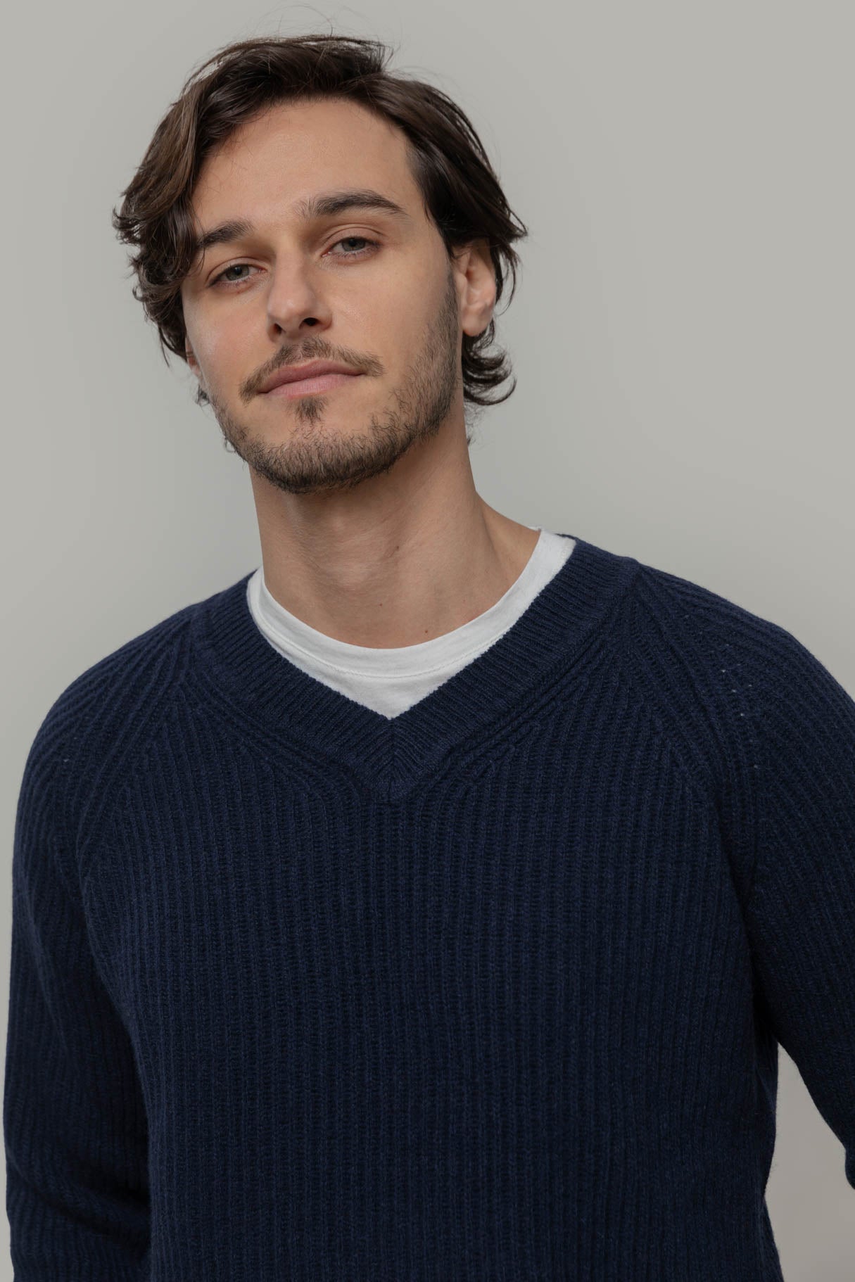 Rifò Costante Pullover red vinaccia recycelter Kaschmir V-Ausschnitt