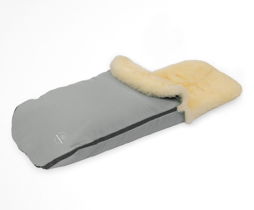 Naturkind Emil Slim Lammfell Fußsack Jade für Lars & Mads