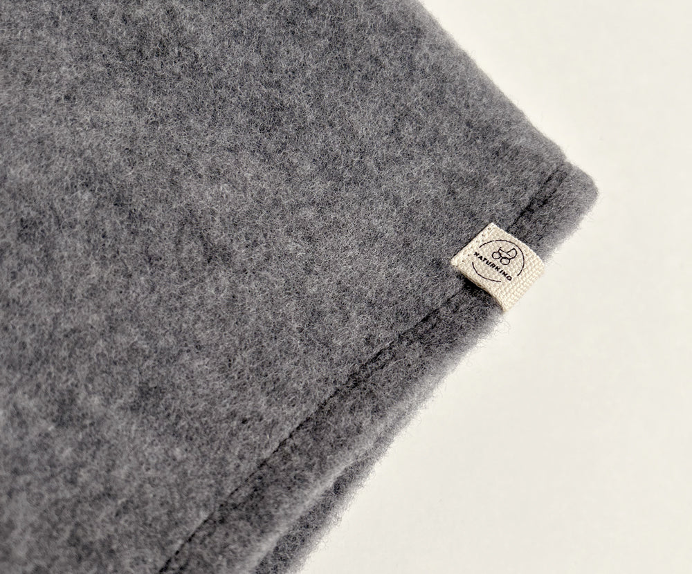 Naturkind Wollfleece Decke Grau 70x100 Bio-Merinowolle