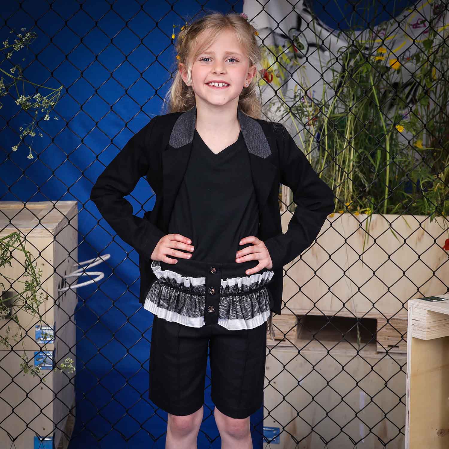 Infantium Victoria Shorts mit Rüschen schwarze Shorts Baumwolle