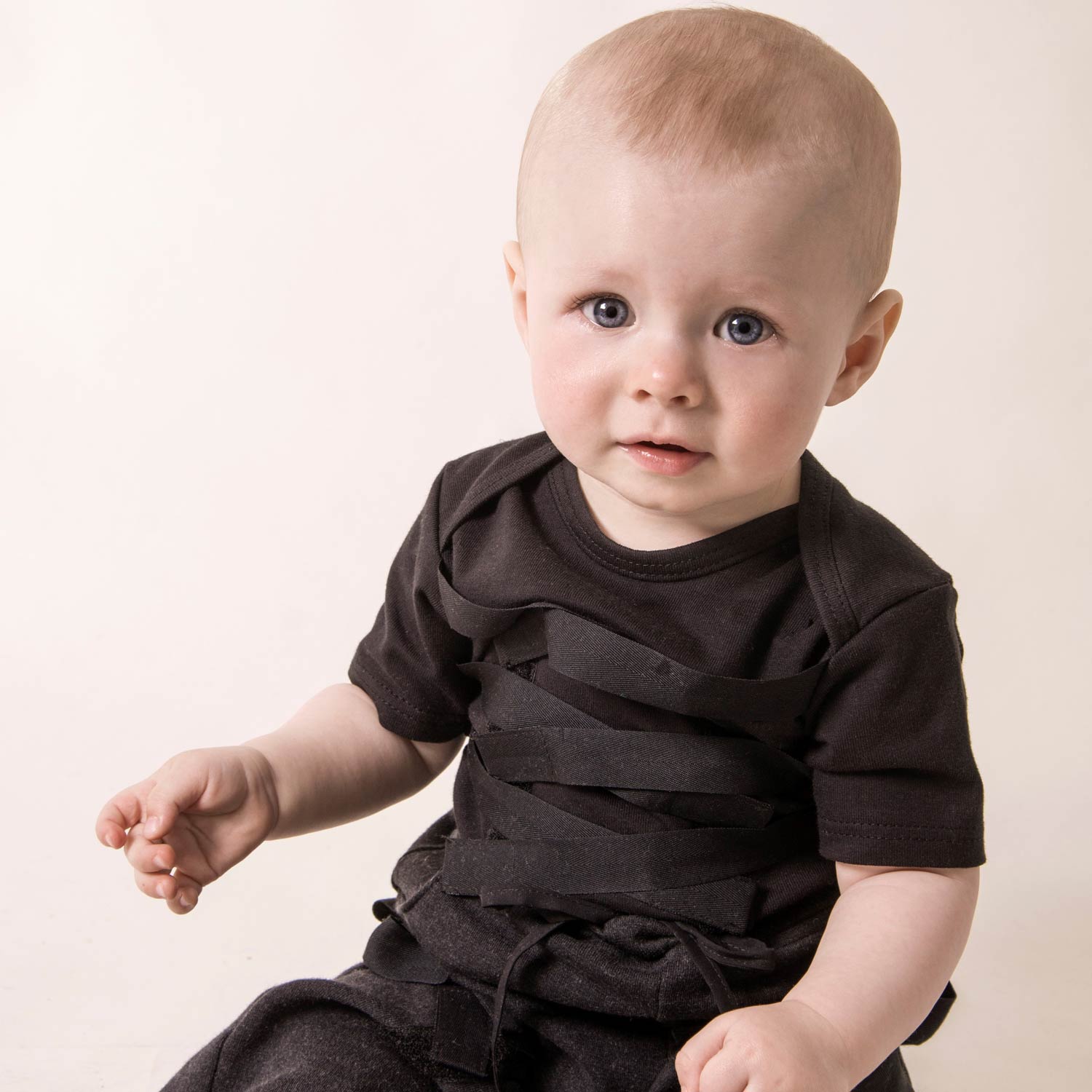 Infantium Victoria Gothic Black Onesie Body schwarz