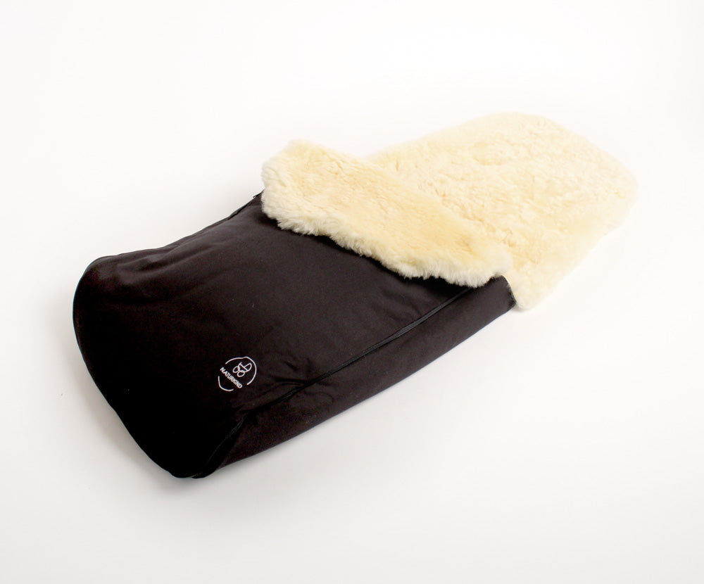 Naturkind Emil Slim Lammfell Fußsack Jade für Lars & Mads