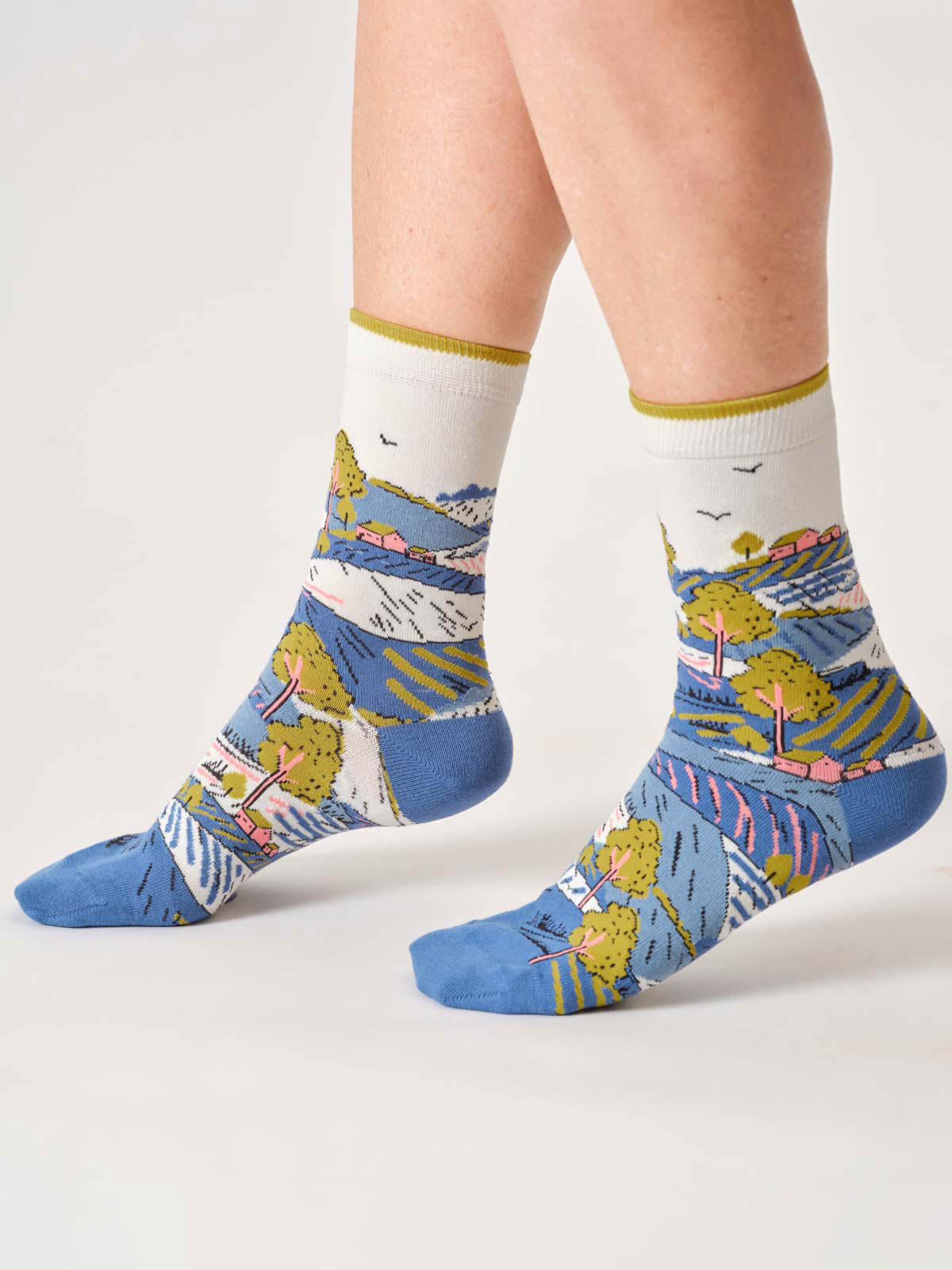 Thought Landscape Scene Crew Socks Bio-Socken eucalyptus green 37-41