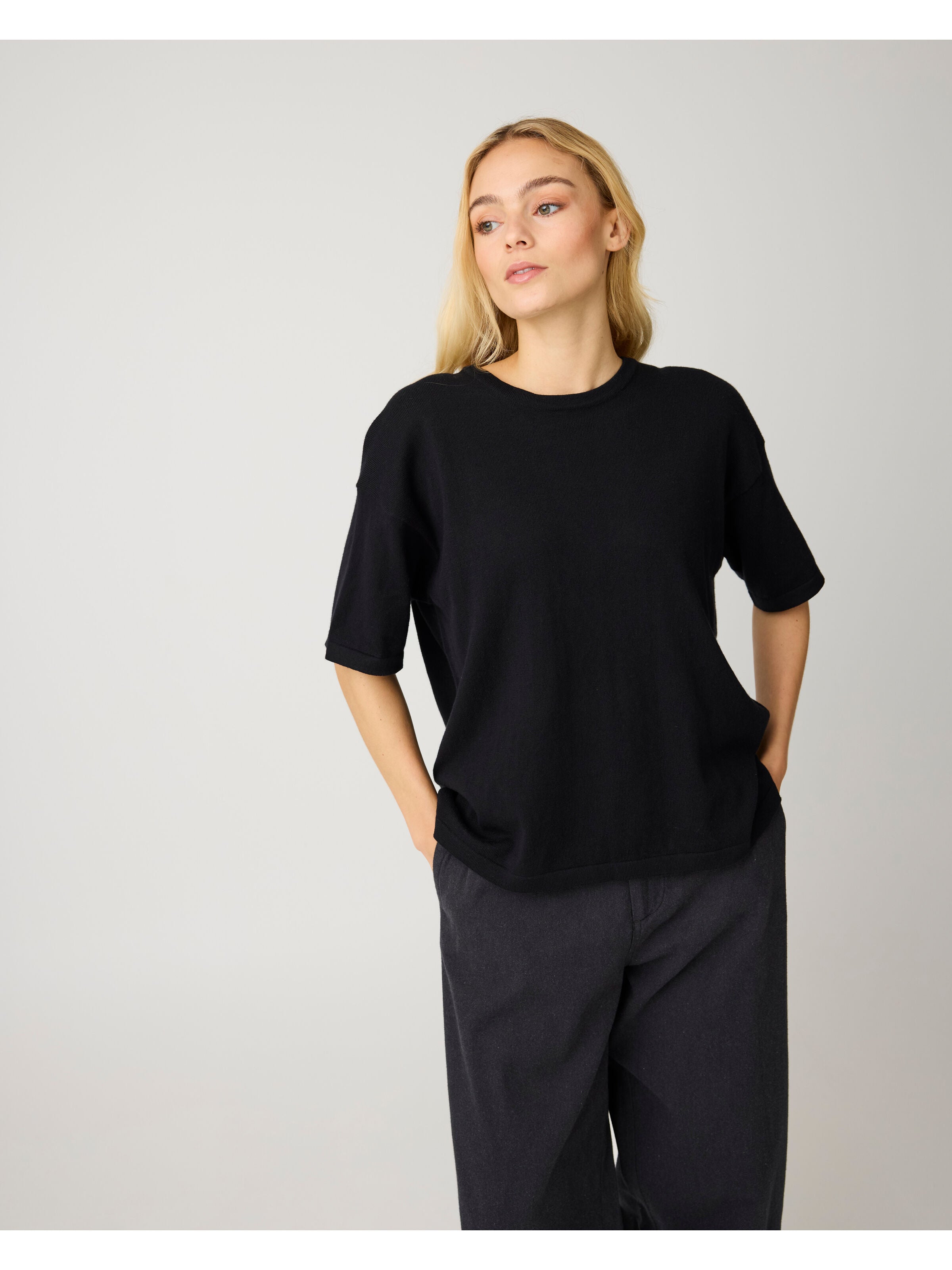 Marlowe Nature Cashmere Knitted T-Shirt Kaschmir black jet