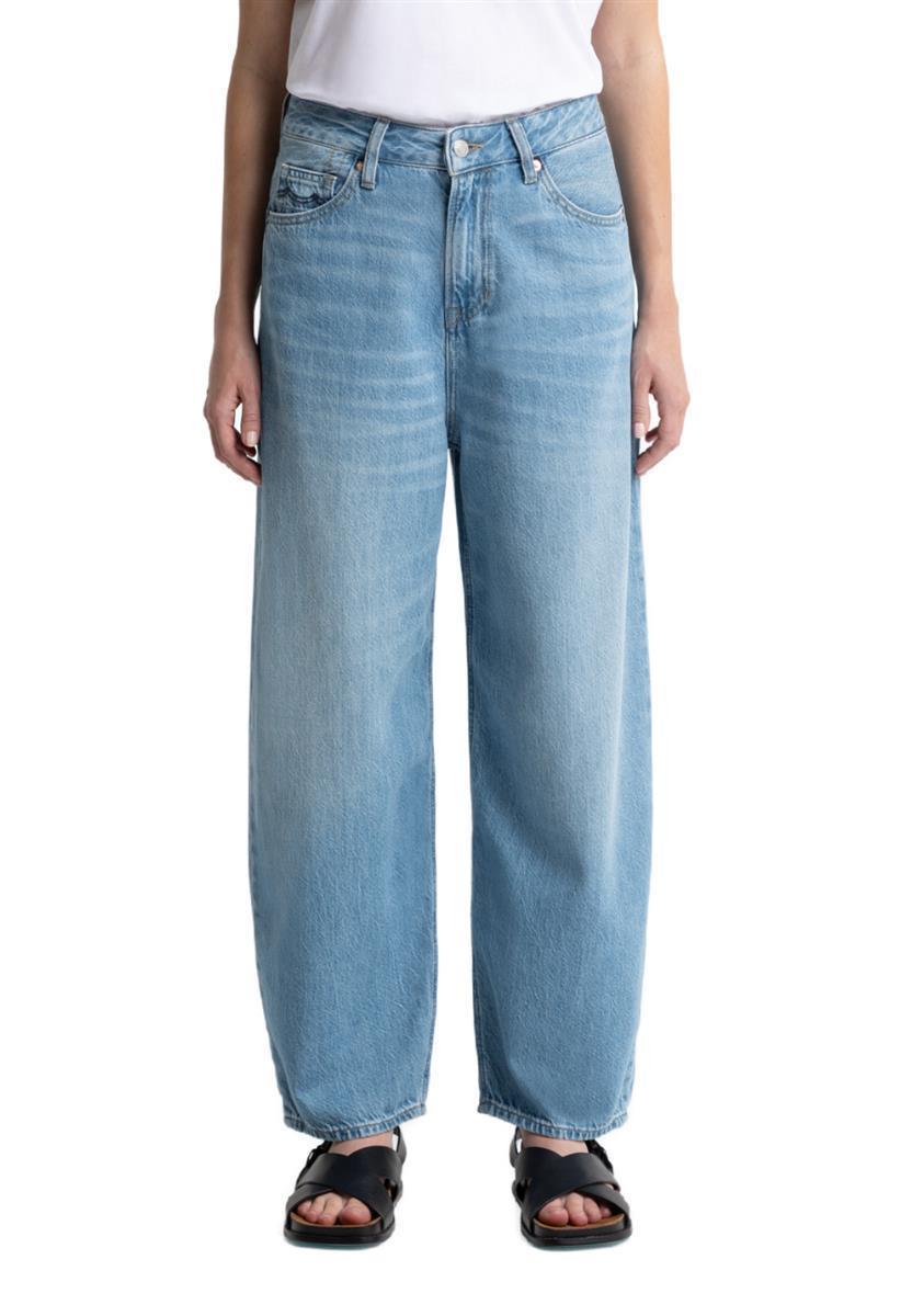 Kings of Indigo Leila Light Barrel Jeans Luiz Super Light hellblau