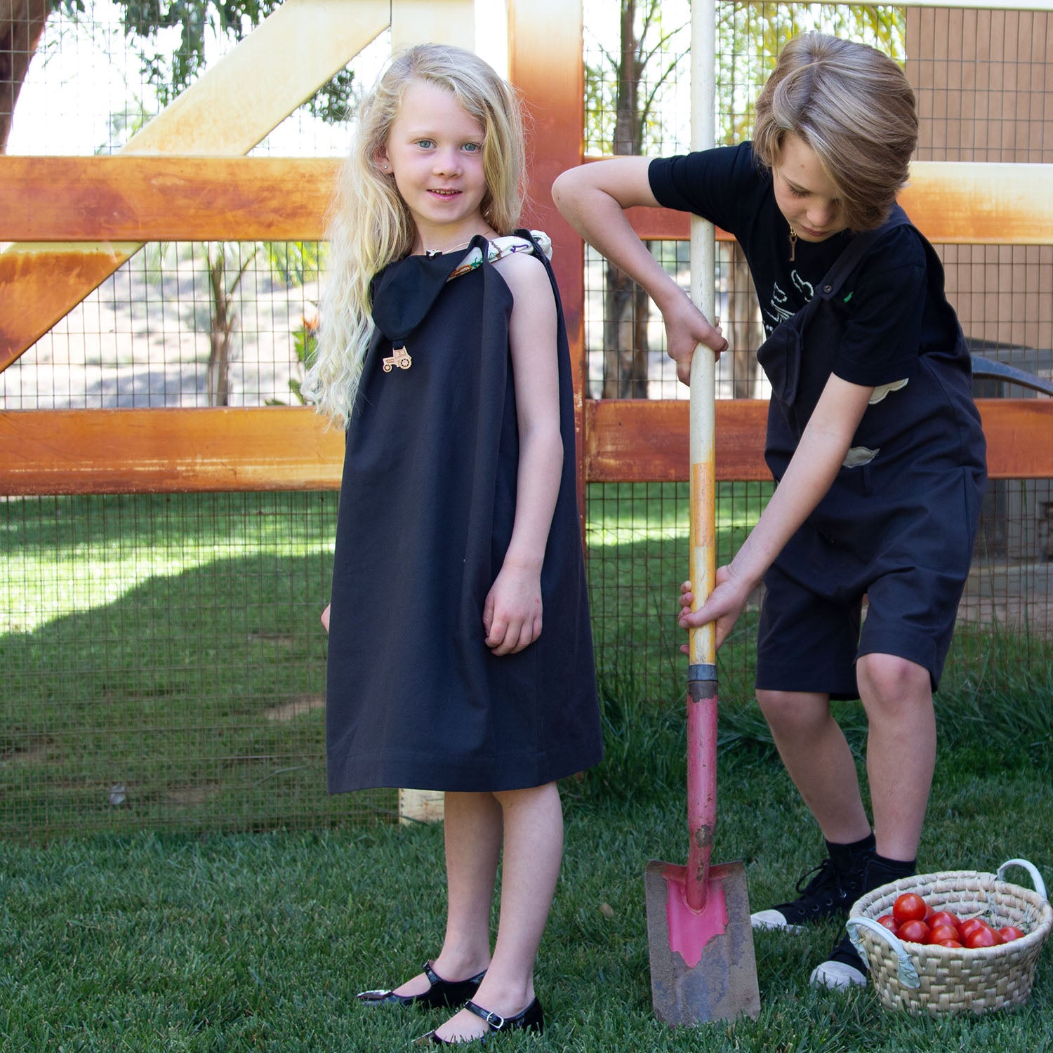 Infantium Victoria Handkerchief Kleid schwarz 128 Baumwolle