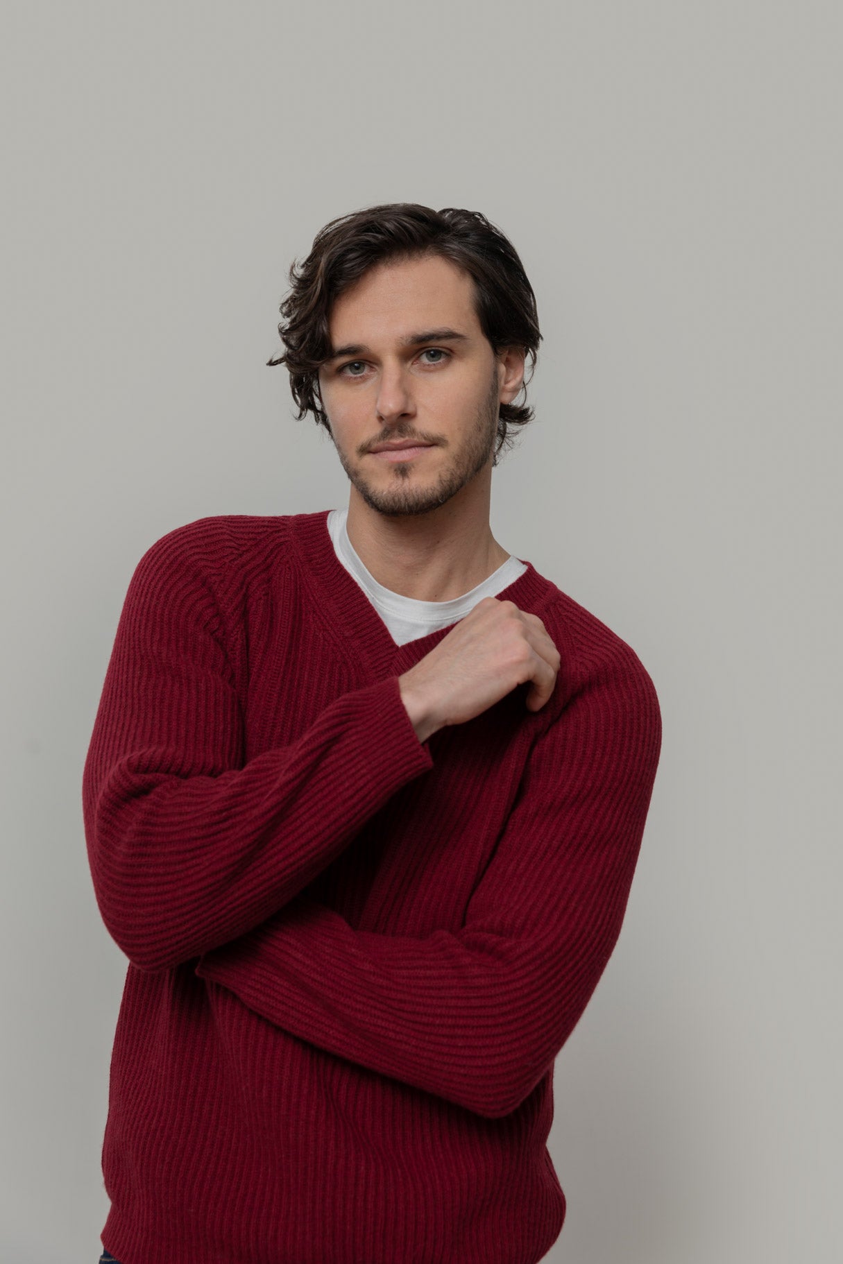 Rifò Costante Pullover red vinaccia recycelter Kaschmir V-Ausschnitt