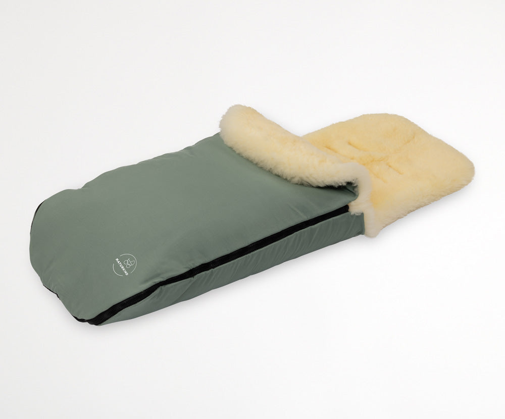 Naturkind Emil Slim Lammfell Fußsack Jade für Lars & Mads