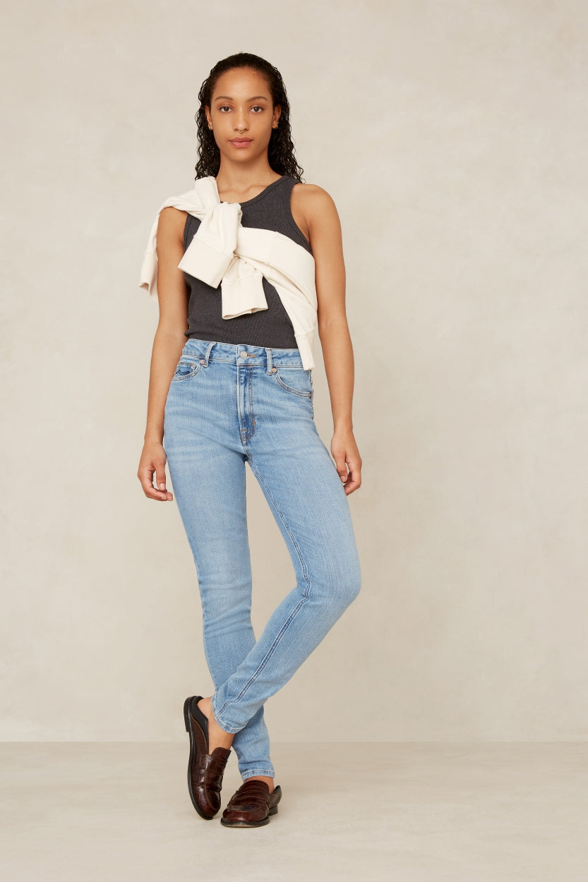 marlowe nature Christina High Jeans gorbi blue worn Bio-Baumwolle