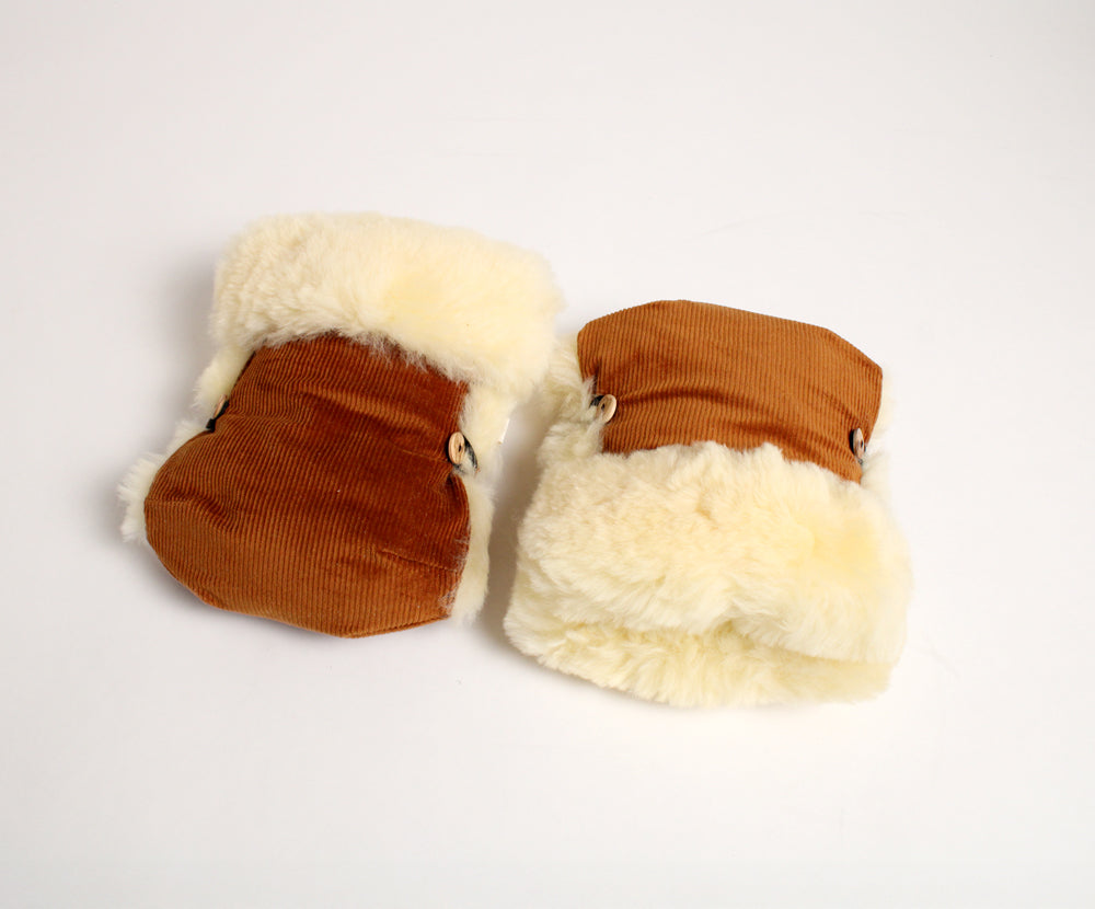 Naturkind Zubehör Lammfell Kinderwagen-Handschuhe Cord Cognac