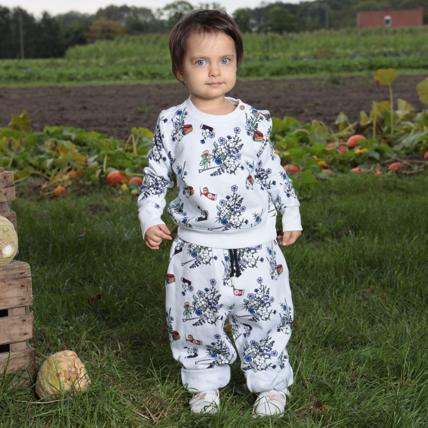Infantium Victoria White Floral Sweatshirt Gr. 80