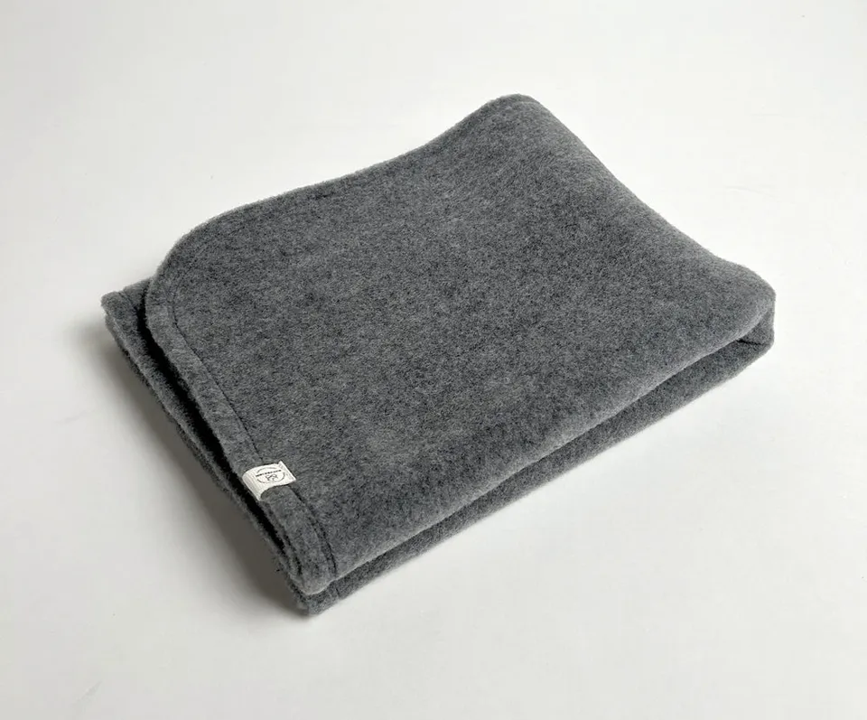 Naturkind Wollfleece Decke Grau 70x100 Bio-Merinowolle