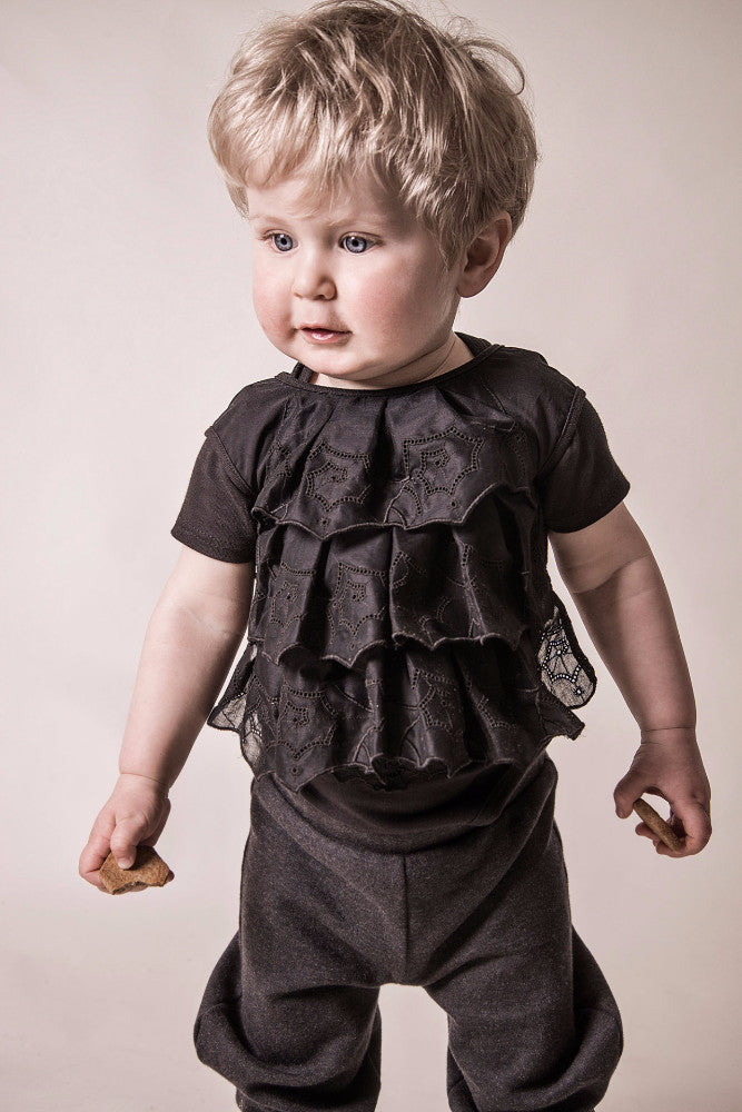 Infantium Victoria Spiderweb Lace Bib Latz schwarz Spitze